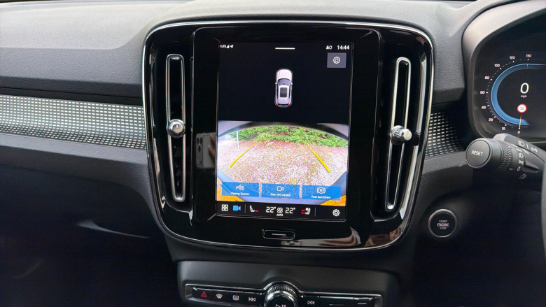 Volvo Xc40 2.0 B4P Plus Dark 5dr AWD Auto Petrol Estate